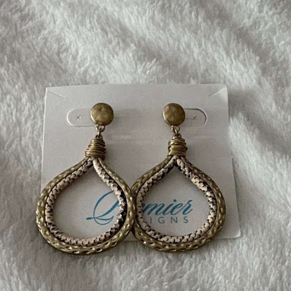 Premier Designs Gold and Cream Loop Earrings - Picture 1 of 3